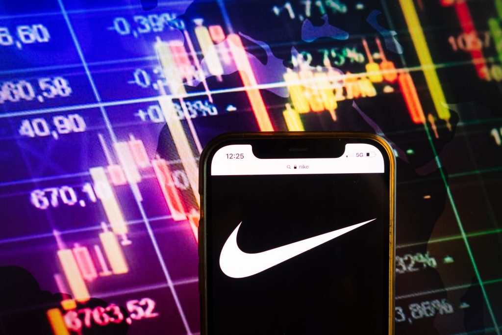 invertir en acciones nike